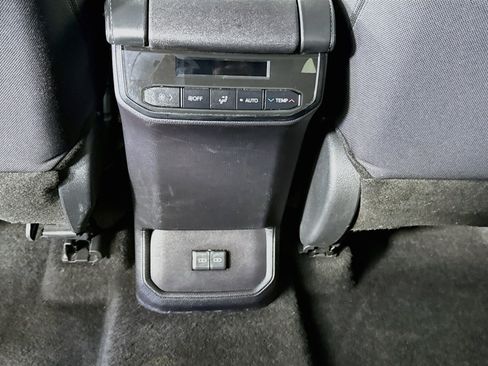 Certified 2024 Toyota Highlander LE AWD/4WD image 24