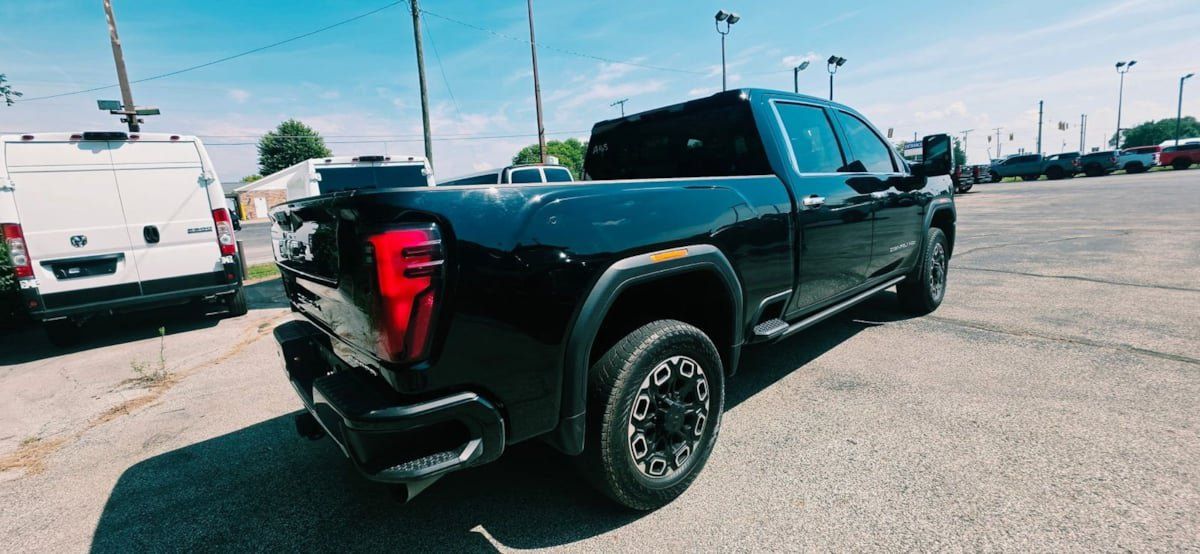 Used 2024 GMC Sierra 2500 Denali AWD/4WD image 4