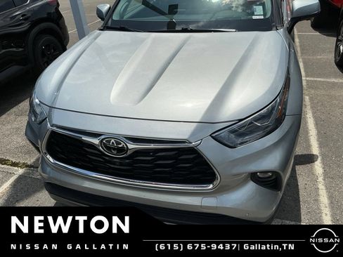 Used 2023 Toyota Highlander Platinum AWD/4WD image 3
