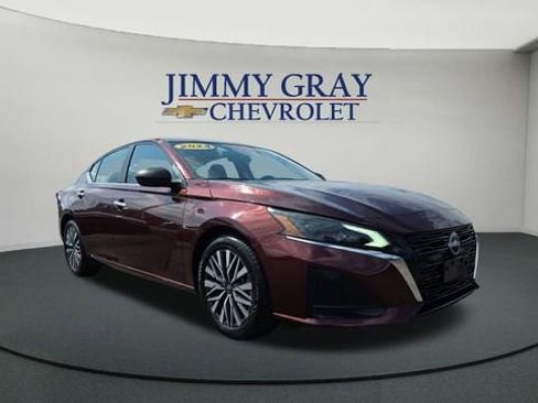 Used 2024 Nissan Altima 2.5 SV image 7