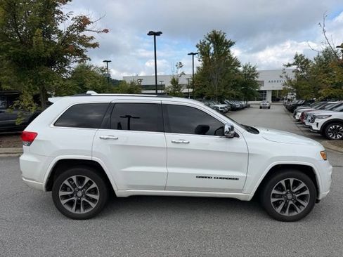Used 2017 Jeep Grand Cherokee Overland AWD/4WD image 6