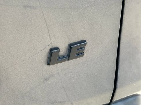 Used 2021 Toyota RAV4 LE FWD image 13