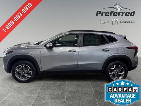 Used 2025 Chevrolet Trax LT FWD image 10