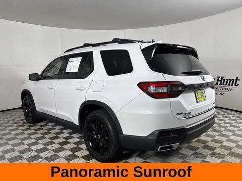 Used 2025 Honda Pilot Black Edition image 8