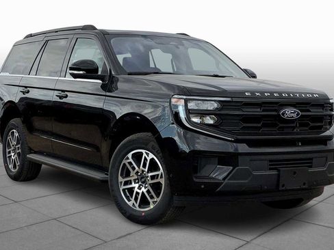 New 2025 Ford Expedition Active image 2