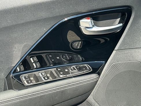 Used 2022 Kia Niro EX w/ Cold Weather Package image 18