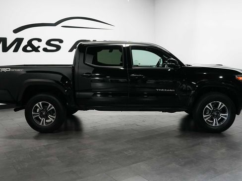 Used 2017 Toyota Tacoma TRD Sport RWD image 8
