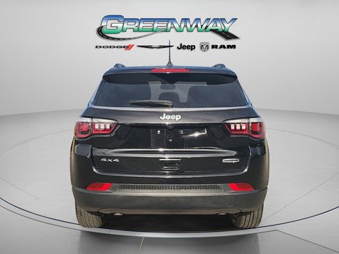 Used 2023 Jeep Compass Latitude image 2