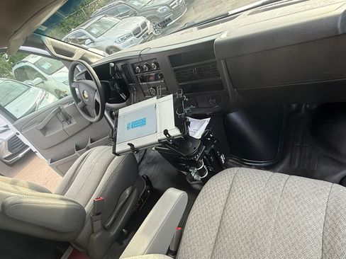 Used 2021 Chevrolet Express 2500 RWD image 19