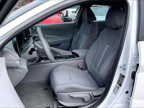 New 2026 Hyundai Elantra SE FWD image 9
