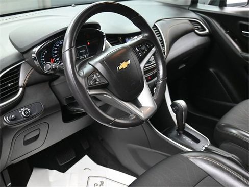 Used 2022 Chevrolet Trax LT w/ Midnight Edition image 14