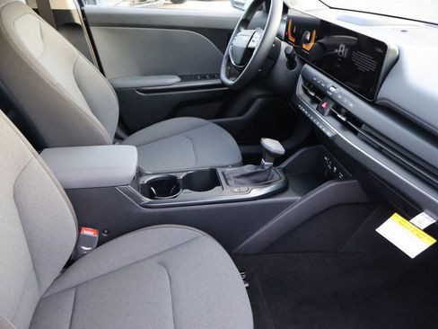 New 2025 Kia K4 LXS image 11