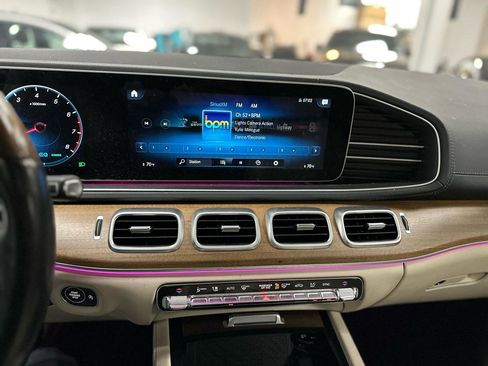 Used 2022 Mercedes-Benz GLS 450 4MATIC image 24