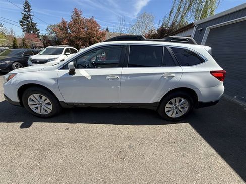 Used 2016 Subaru Outback 2.5i Premium AWD/4WD image 4