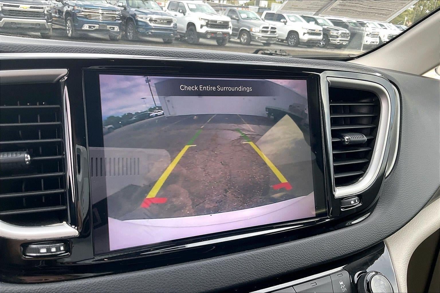 Used 2024 Chrysler Pacifica Touring-L FWD image 21