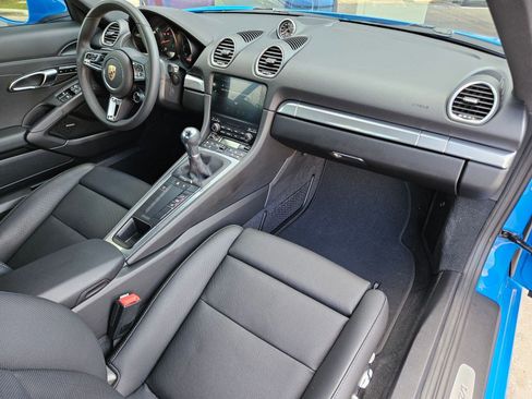 Used 2025 Porsche 718 Cayman image 23