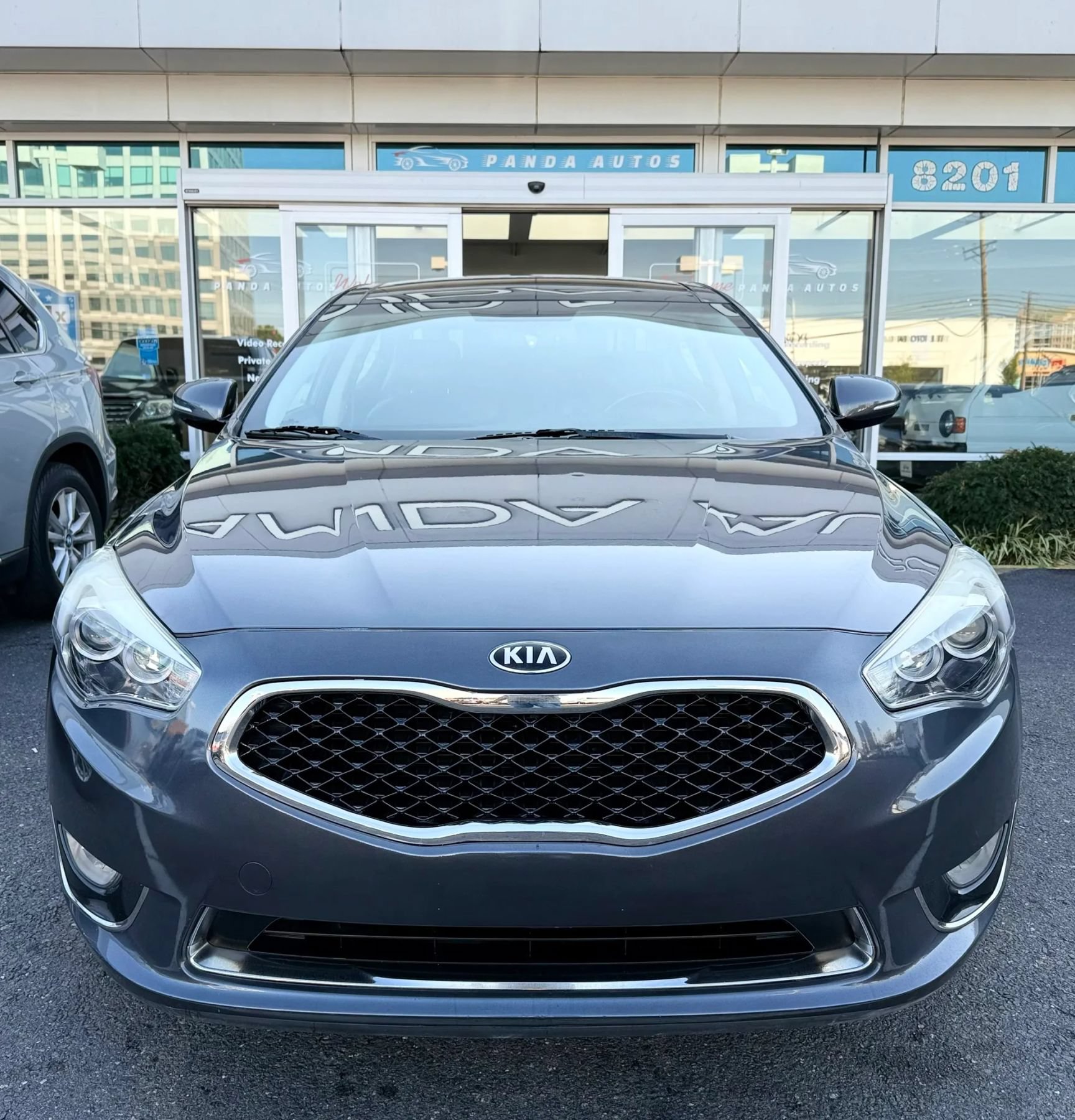 Used 2015 Kia Cadenza Premium w/ Luxury Package FWD image 2