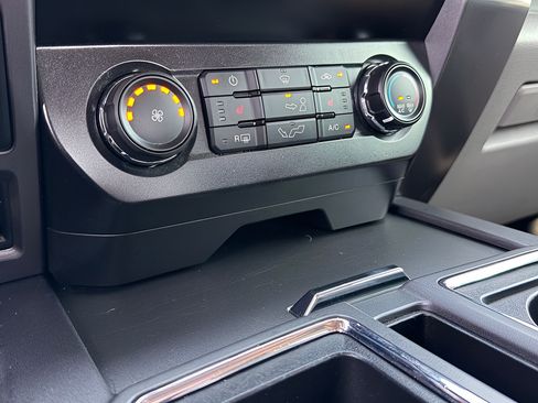 Used 2020 Ford F150 XLT w/ Equipment Group 302A Luxury AWD/4WD image 49