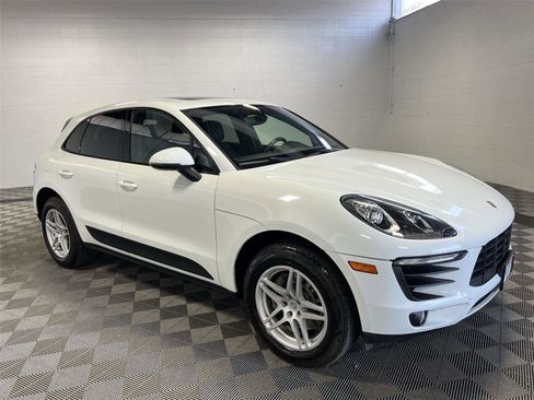 Used 2018 Porsche Macan BASE image 7