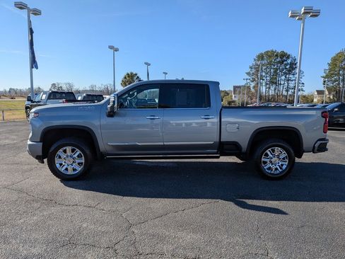 Used 2024 Chevrolet Silverado 2500 High Country w/ High Country Premium Package image 7