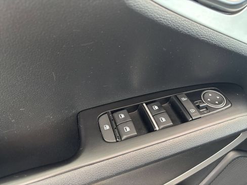 Used 2025 Kia Soul LX w/ LX Technology Package FWD image 18