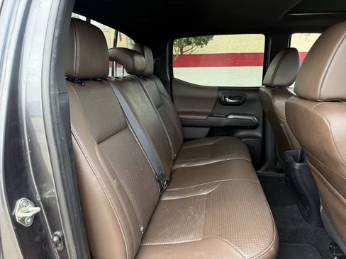 Used 2020 Toyota Tacoma Limited AWD/4WD image 35