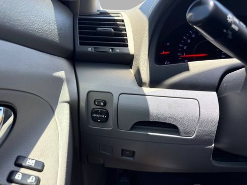 Used 2011 Toyota Camry LE FWD image 37