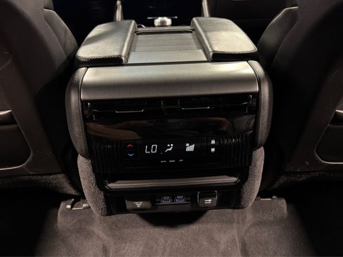 Used 2024 Jeep Wagoneer Series II AWD/4WD image 41