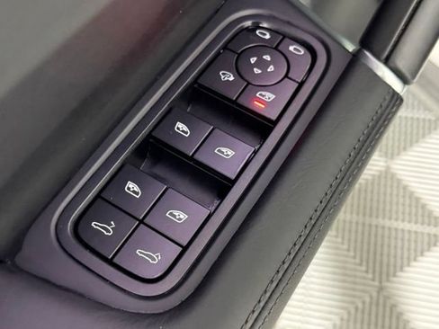 Used 2023 Porsche Cayenne Turbo AWD/4WD image 23