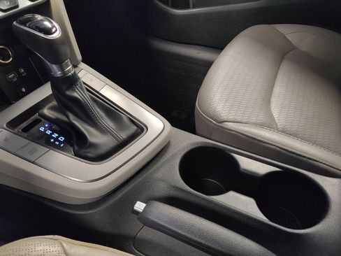 Used 2019 Hyundai Elantra Limited FWD image 26