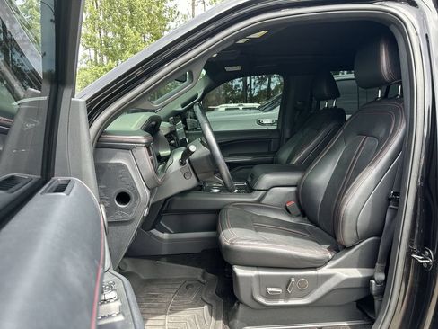 Used 2022 Ford Expedition Max Limited AWD/4WD image 2