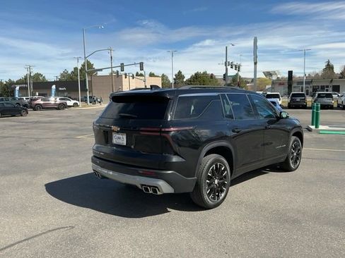 Used 2025 Chevrolet Traverse LT w/ Sun and Wheel Package image 3