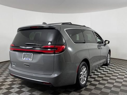 Used 2022 Chrysler Pacifica Touring-L FWD image 8