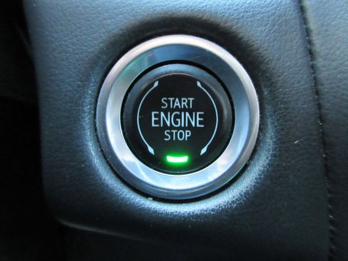 Used 2021 GMC Yukon SLE image 40