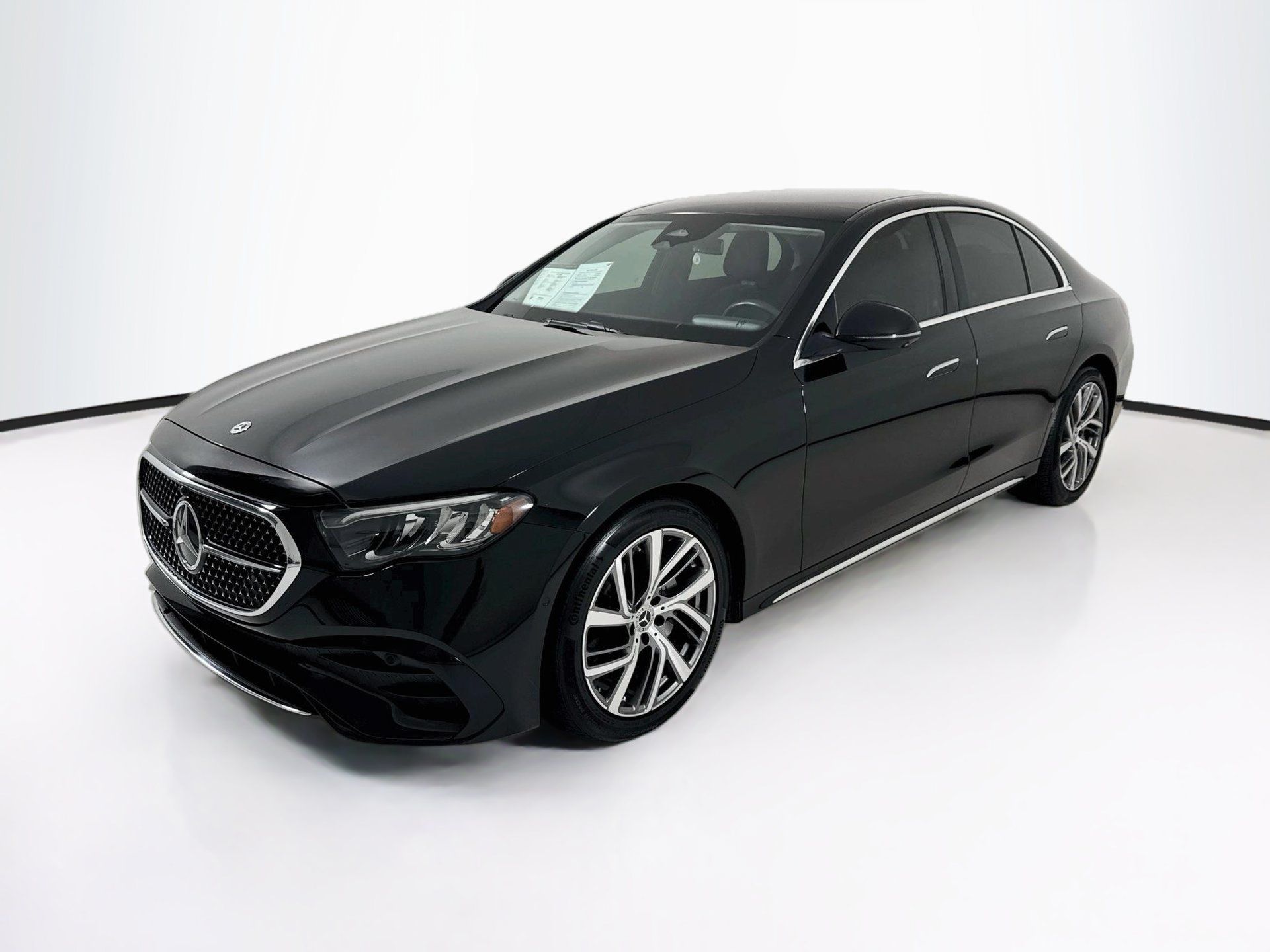 Used 2025 Mercedes-Benz E 350 4MATIC Sedan image 3