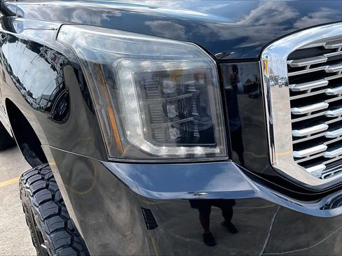 Used 2019 GMC Yukon Denali w/ Denali Ultimate Package AWD/4WD image 28