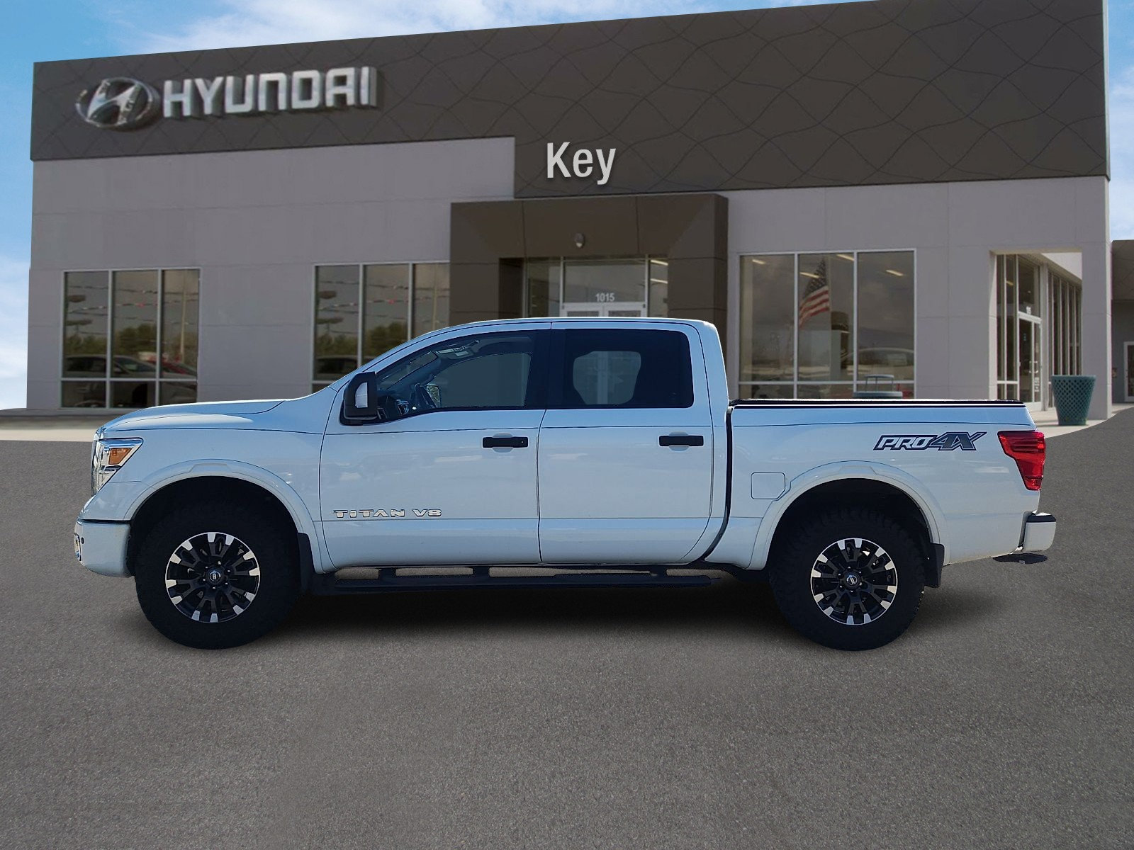 Used 2019 Nissan Titan PRO-4X w/ Pro-4x Convenience Package AWD/4WD image 5