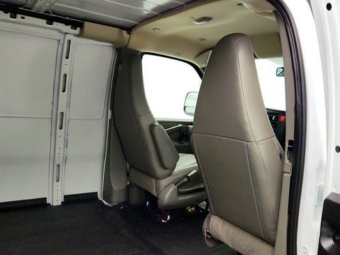 Used 2025 GMC Savana 3500 Extended RWD image 27