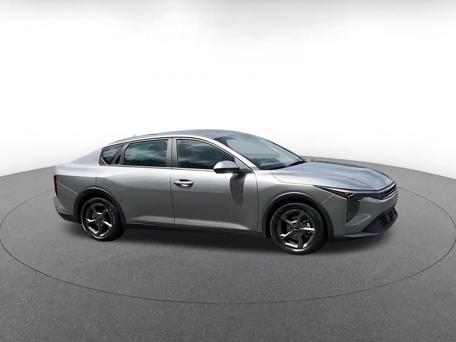 Used 2025 Kia K4 FWD image 2