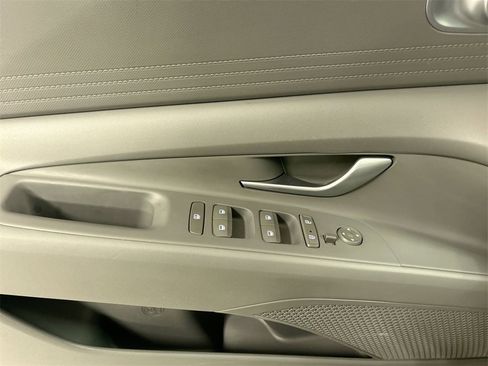 Used 2023 Hyundai Elantra SE image 11