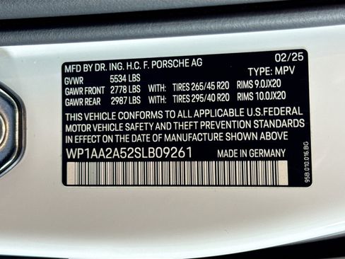 Used 2025 Porsche Macan image 25