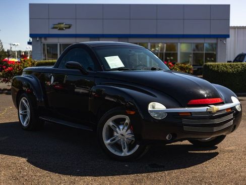 Used 2004 Chevrolet SSR w/ Preferred Equipment Group image 1