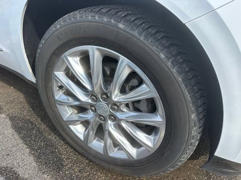 Used 2018 Buick Enclave Essence w/ Trailering Package AWD/4WD image 4