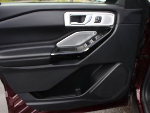 Certified 2022 Ford Explorer Platinum w/ Equipment Group 601A image 23