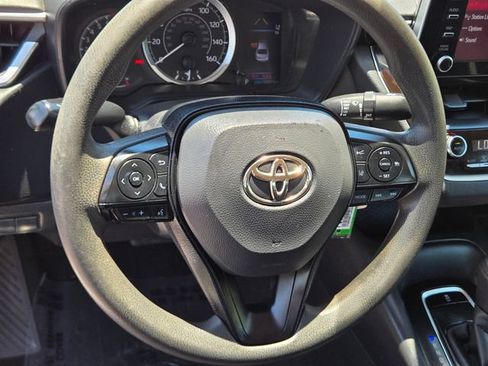 Used 2020 Toyota Corolla LE FWD image 25