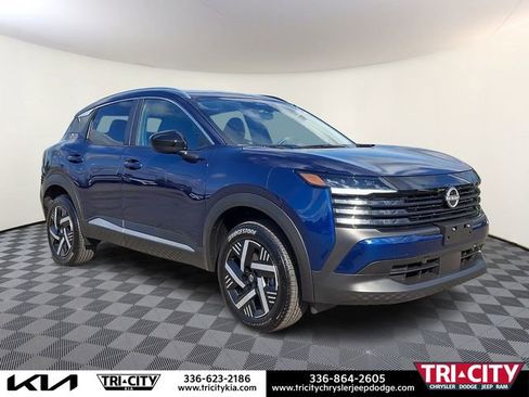 Used 2026 Nissan Kicks SV FWD image 1