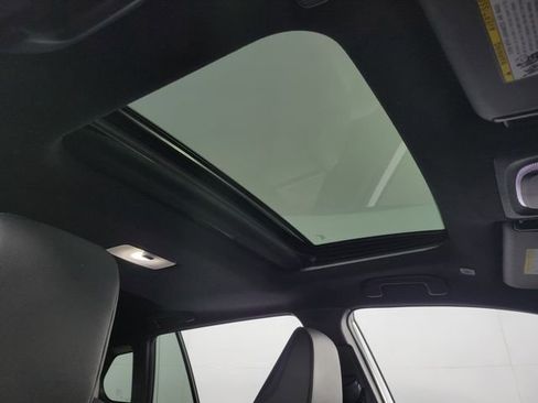 Used 2024 Toyota Corolla Cross XSE image 18