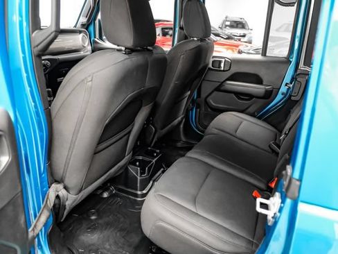 Used 2020 Jeep Wrangler Unlimited Sahara AWD/4WD image 33