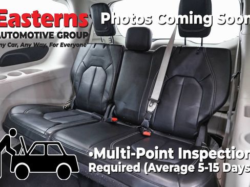 Used 2023 Chrysler Pacifica Touring-L FWD image 26