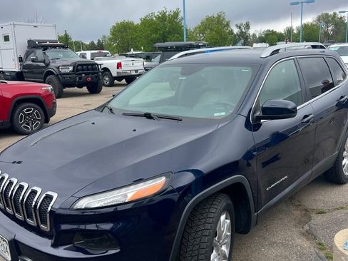 Used 2016 Jeep Cherokee Limited w/ Luxury Group AWD/4WD image 5